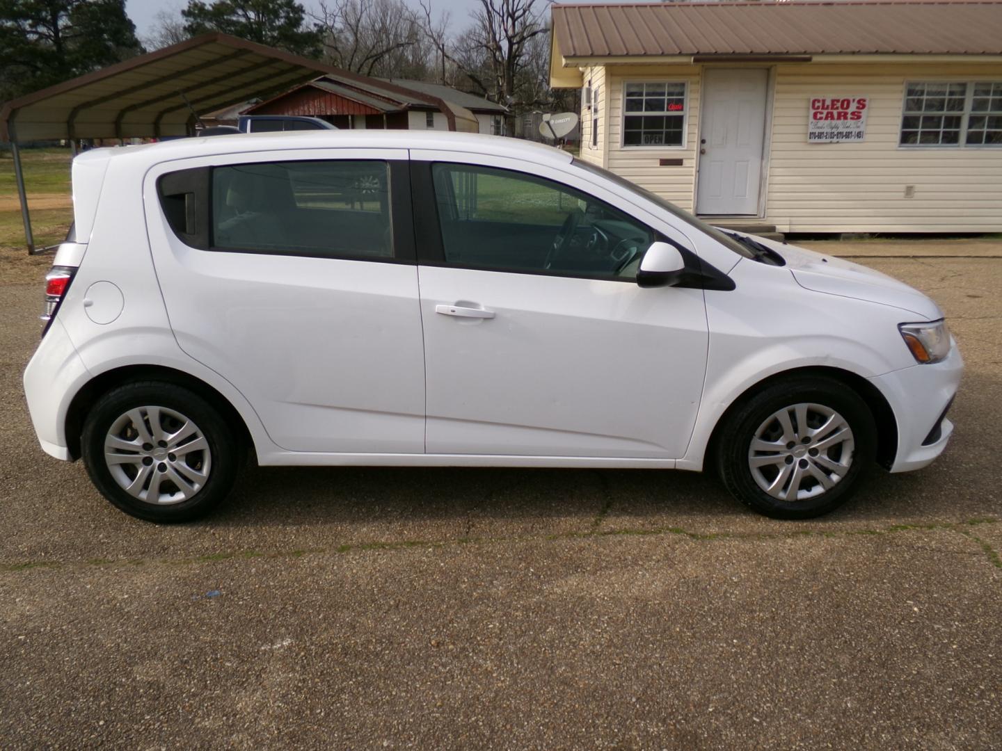 2020 White /gray Chevrolet Sonic LT (1G1JG6SB6L4) with an 1.4L Ecotec engine, automatic transmission, located at 401 First NE, Bearden, AR, 71720, (870) 687-3414, 33.726528, -92.611519 - Photo#18